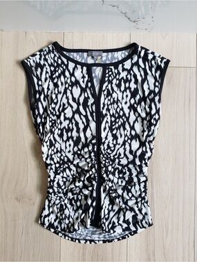 Vince Camuto Black & White Abstract Print Cap Sleeve Top